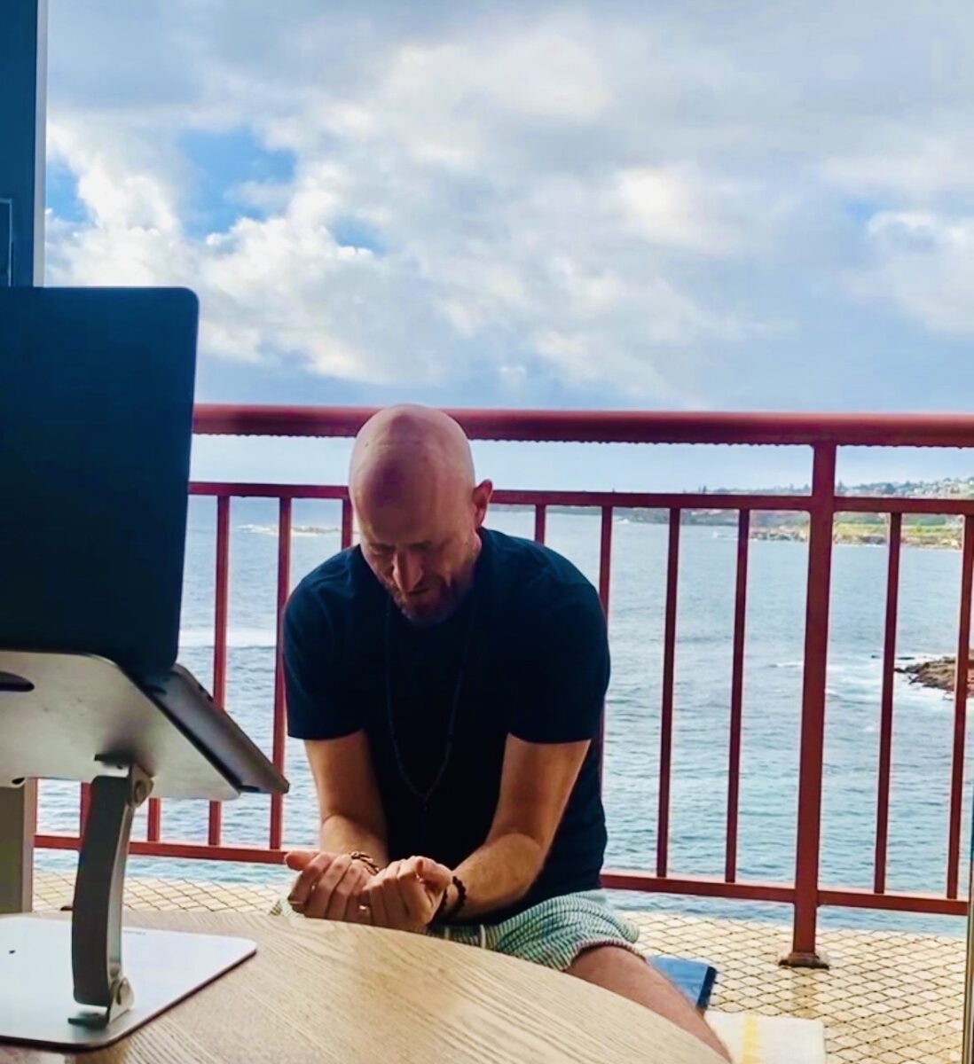 Geoff Rupp teaching himalayan breathwork online session