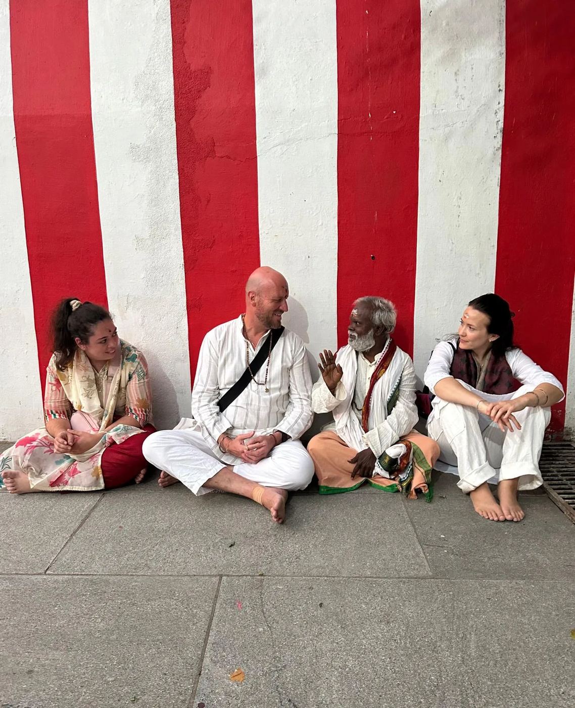 Geoff Rupp with Pandit Baskaran and retreat participants at the Moon Temple in Tamil Nadu